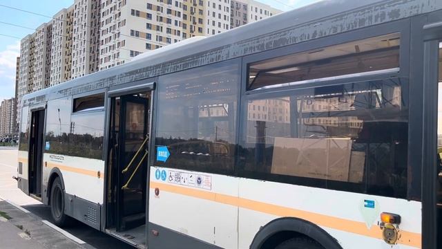 Автобус ЛиАЗ-5292.60 следует по маршруту 1225D ”Школа(Верто