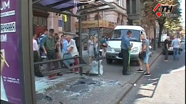 Троллейбус протаранил остановку на Сумской: подробно?