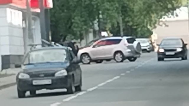 Казанские Боги Дорог паркуются, как хотят. А власти их провоцируют на нарушения.