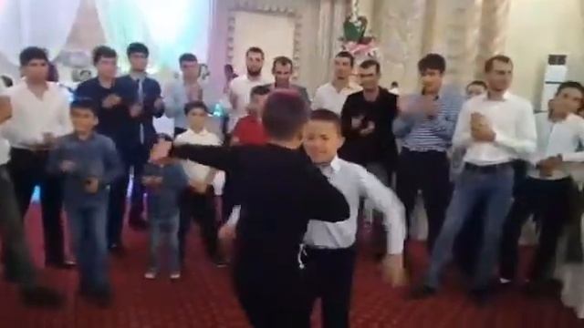 Маленький таджик танцует лезгинку.