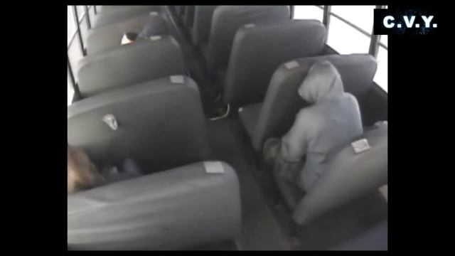Водитель школьного автобуса потерял управление