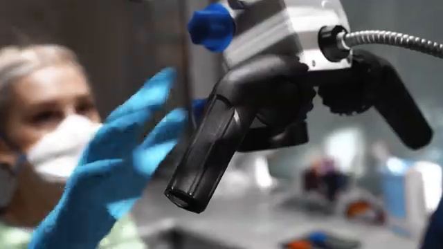 Лечение под микроскопом в клинике Dental Kreativ