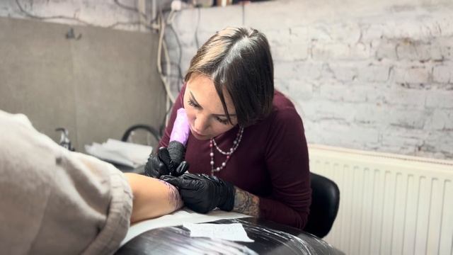 Тату на руке для девушки - орнамент. Красивая и стильна