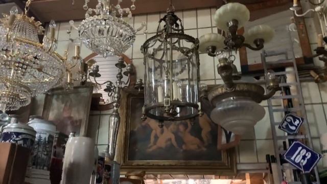 Антикварный магазин , без покупок не ушли . Антикварны?