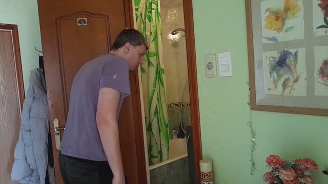 Влог: Вон оно как ! В роботе пылесосе ЖИВОЙ ! мусор / Сантехник сделал сюрприз, теперь трубы менять