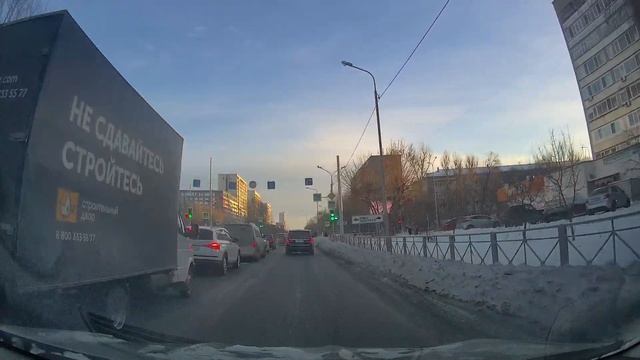 Игнорирование знака "Движение по полосам". Тюмень