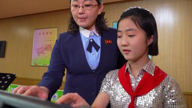 ДЕТИ В КНДР 우리는 행복해요