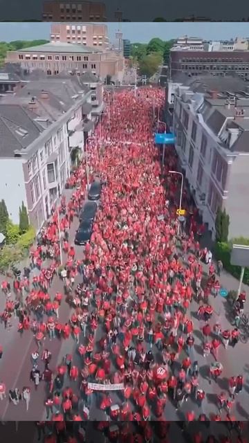 100 000 души протестираха вчера в Хага срещу военните престъпления на Израел, настоявайки за незабав