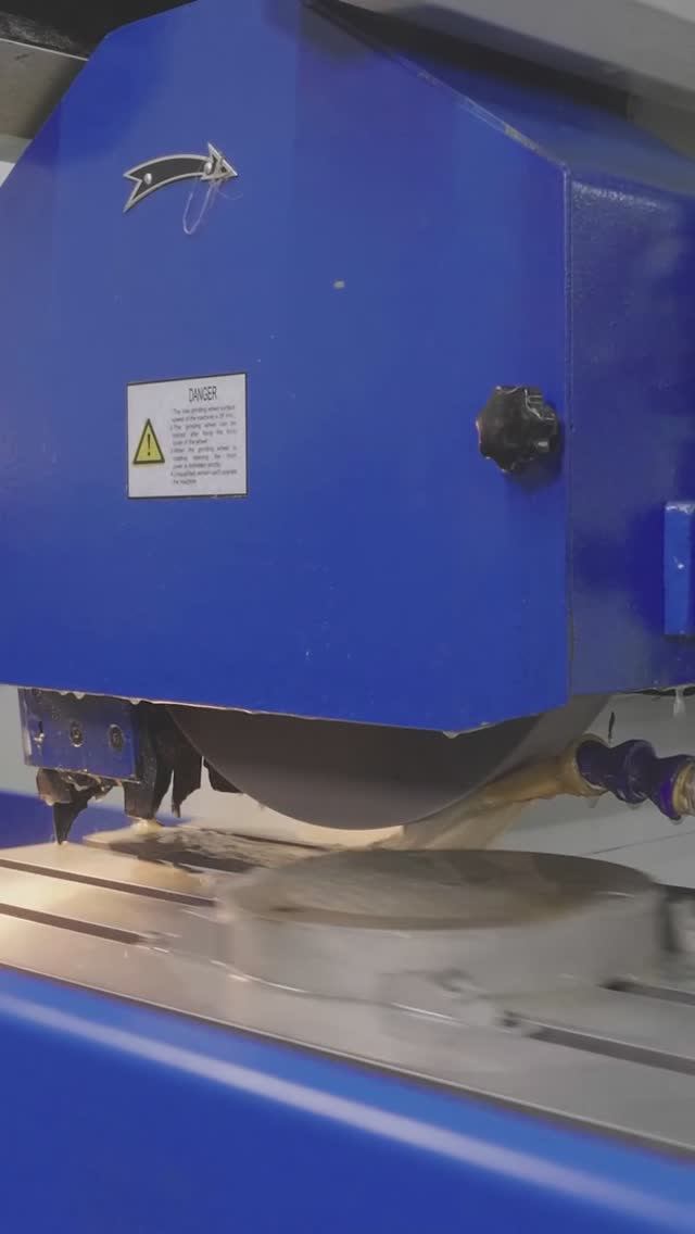 Шлифовка стальной плиты построения для 3D-печати