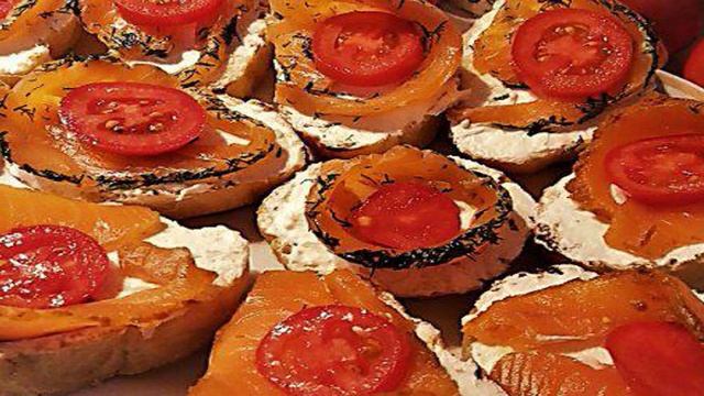 Бутерброды с форелью и творожным сыром крем чиз