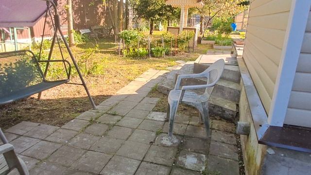 07:30 утра, вышел на улицу. Тепло, птички чирикают. Небо без облаков, солнечно. ☀️