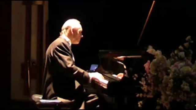 Шопен - Вальс ля минор, исп. Валентин Боголюбов.