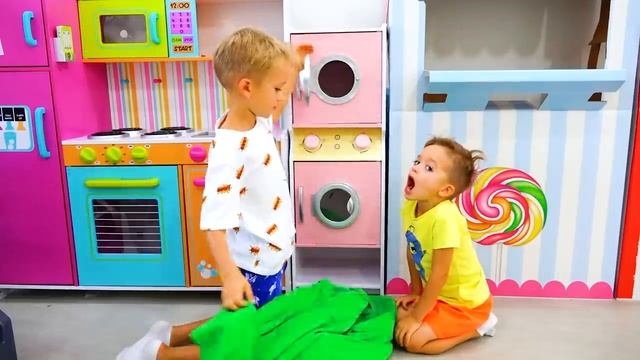 Влад и Никита Влад и Никита играют в прятки