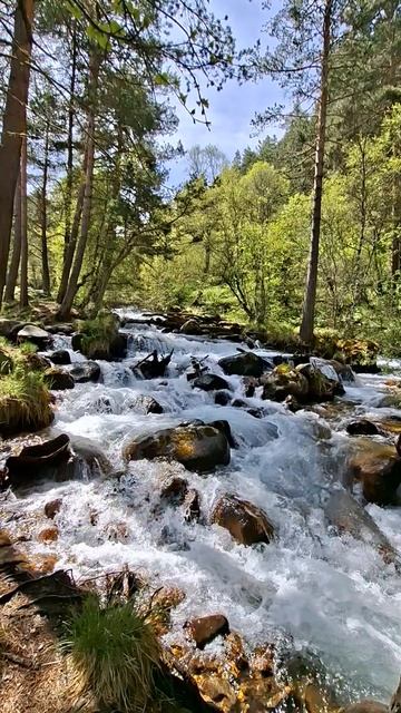 Очень красивая горная река