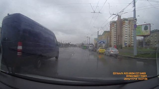Перестроение на перекрестке?