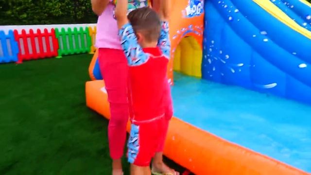 Влад и Никита Влад и Никита хотят быть малышами