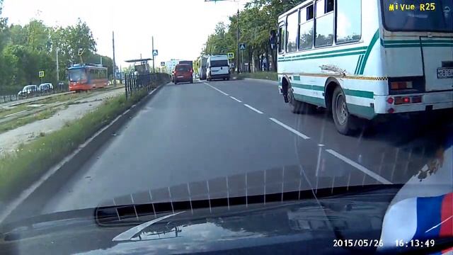 Нельзя пересекать сплошную линию разметки