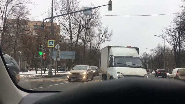 Регулируемый перекрёсток. Левый поворот. Правило: не в
