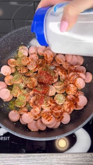 🍝 Макароны в томатном соусе с сосисками
#обеды #ужины #горячее