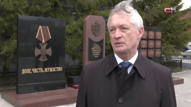 На территории УМВД в Сургуте открыли мемориальный комплекс