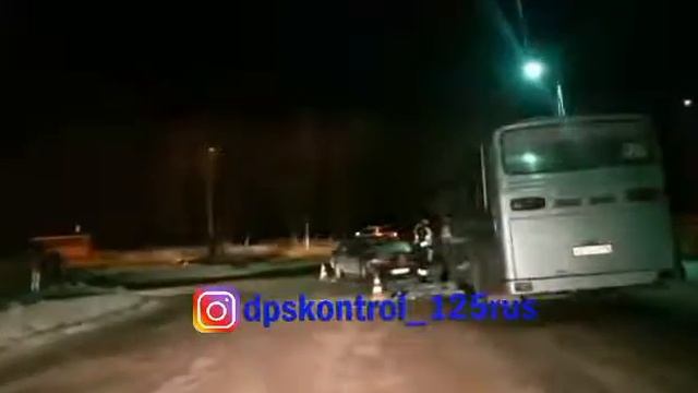 "Легковушка" и пассажирский автобус столкнулись в При?