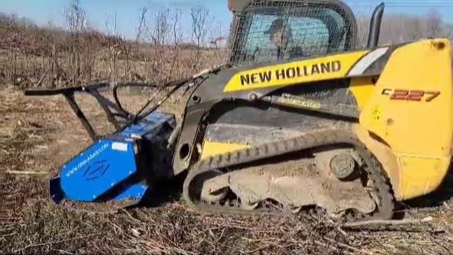 Мульчер SSKRT130 OSMA на мини-погрузчике New Holland C227