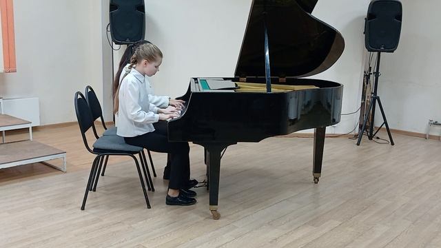 "В землянке" К.Листов
Исполняют Голубчик Алиса и Оганнисян Маргарита