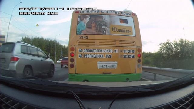 Отсутствует опознавательный знак «слепой водитель»