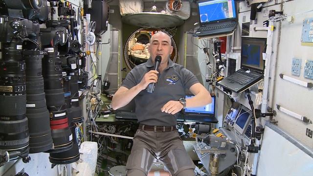 Космонавт Анатолий Иванишин поздравил иркутян с Днём