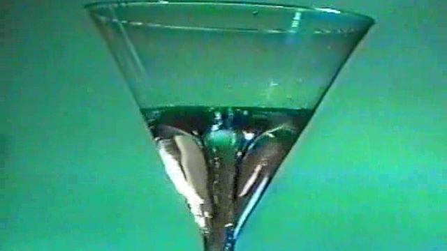 Смерч в воронке с водой