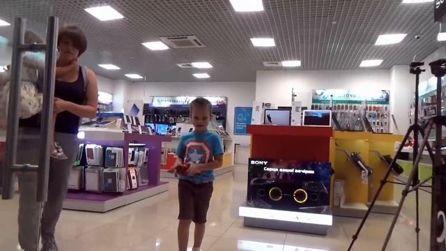 MISTER MAX | МИСТЕР МАКС - ВЛОГ Покупаем планшеты для дальнего путешествия Макс и Катя выбирают себе