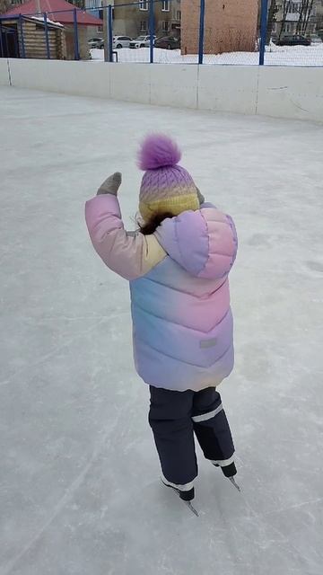 Оливия всю зиму провела на коньках