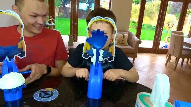 MISTER MAX | МИСТЕР МАКС - Новый Пирог в лицо ЧЕЛЛЕНДЖ 2017  Серия  Миньоны