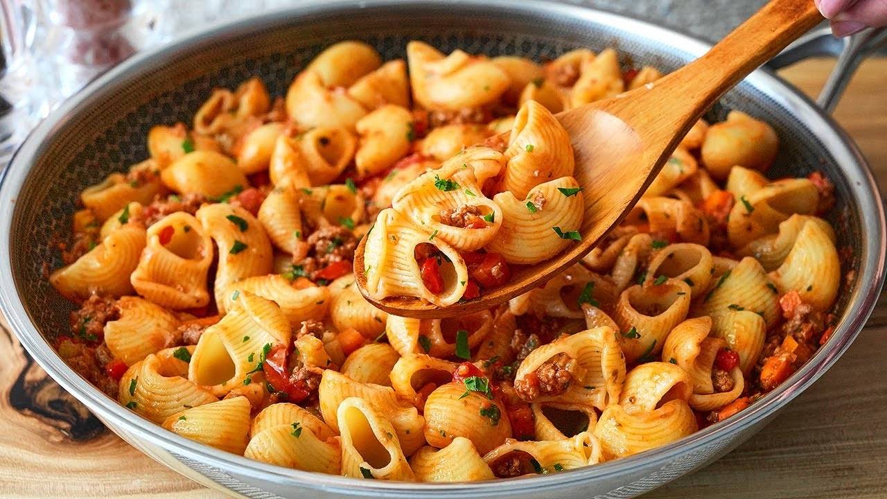 ОБАЛДЕННО ВКУСНО И ПРОСТО, НА ОДНОЙ СКОВОРОДЕ. Макароны с фаршем это очень сытный и быстрый ужин!