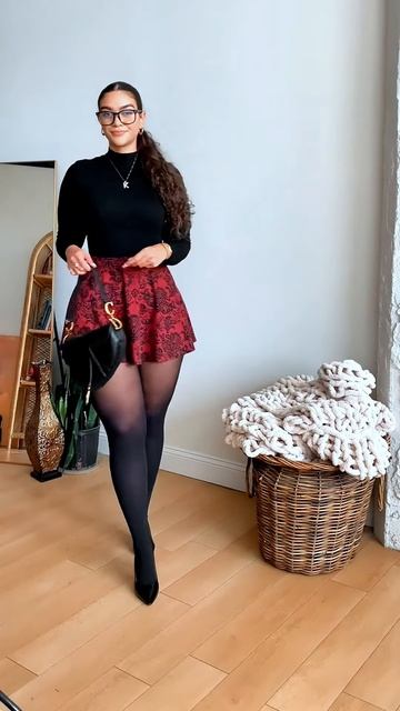9IFyCPK1iIk - This girl looks stunning in these outfits #shorts