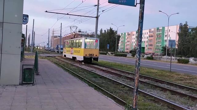 Трамвай 71-605 (КТМ-5М3) №082 следует по Московскому проспе?