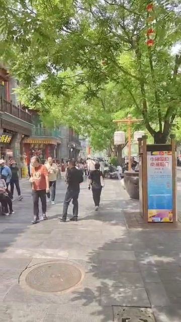 Пешеходная улица Цаньмень в Пекине в 2025.
