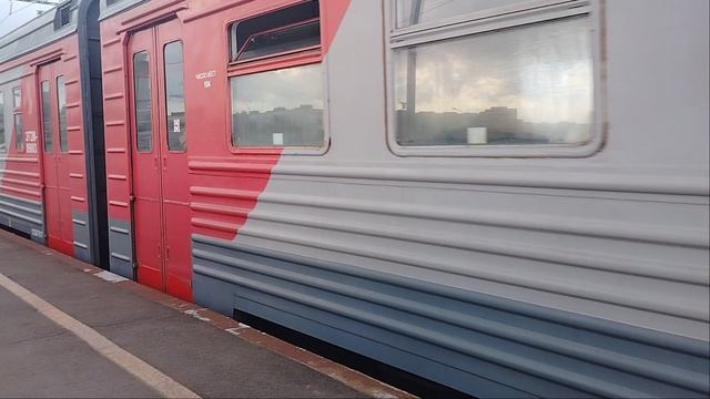 Электропоезд ЭТ2М-090 Сообщением С.Петербург-Тосно Прибывает на станцию Сортировочная Им. Морозова
