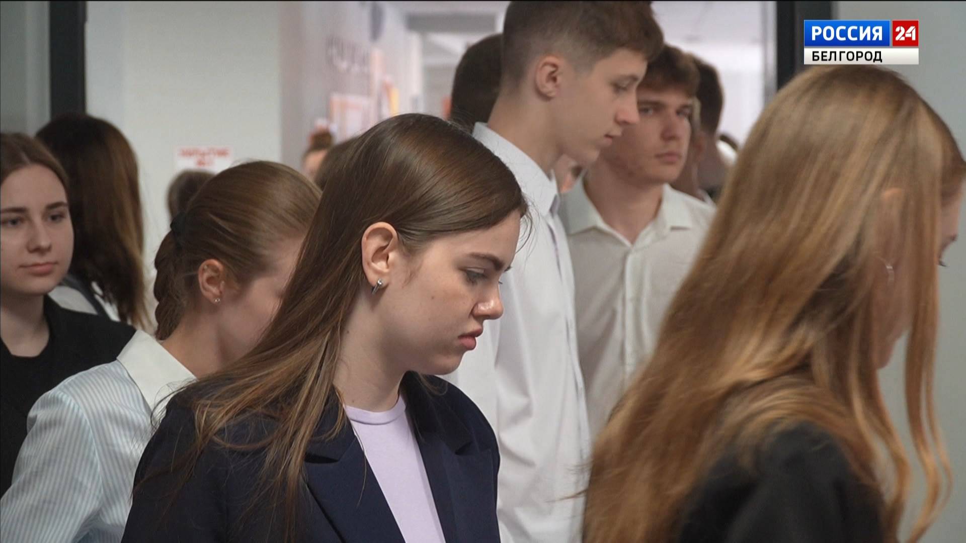 Белгородские школьники написали ЕГЭ по литературе, химии и истории