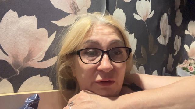 Весь рот от зевоты разорвало🤣просто поболтать вышла🥰❤️