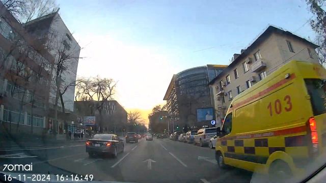 16.11.2024 Алматы Макатаева Абылай Хана стоянка вторым ряд