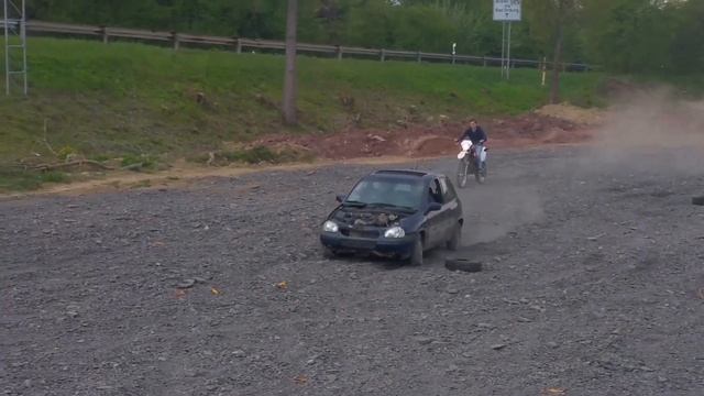 пытаемся перевернуть Opel Corsa  Crash versuchen die umzukippen