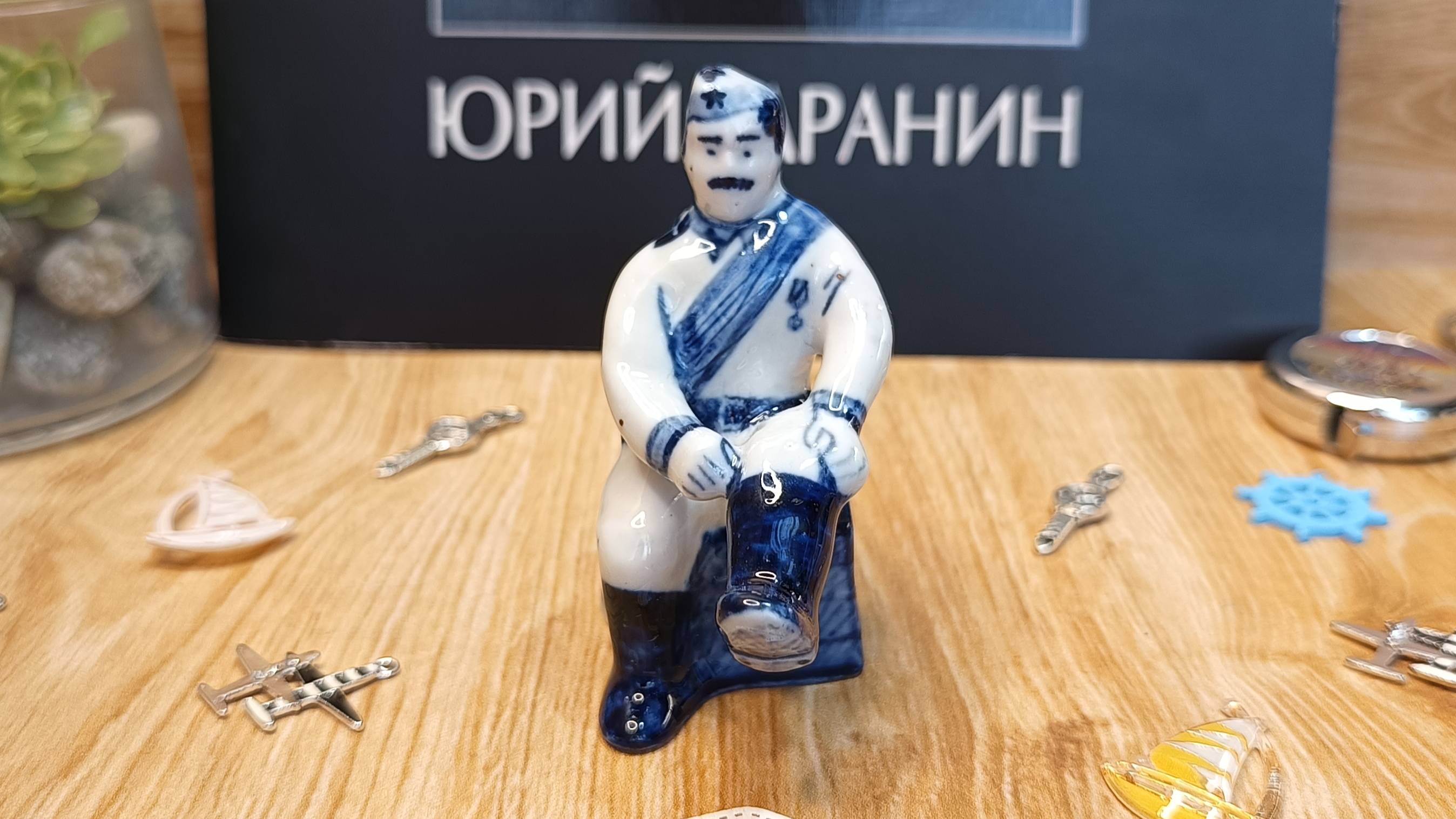 Скульптура "До Берлина", гжельский фарфор