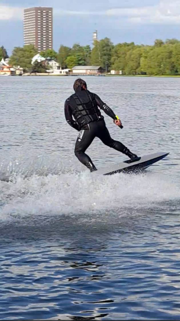 Лето близко: электросёрф FORTIUS превратит жаркие деньки в настоящий кайф!🏄♂☀️ #jetboard #lake