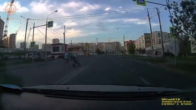 На новом пешеходном переходе в Солнечном чуть не сбил?