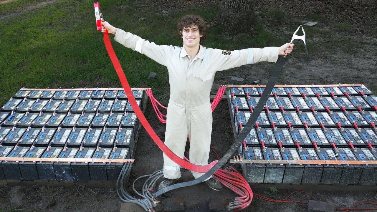 100 автомобильных аккумуляторов, соединенных параллельно | 100 car batteries wired in parallel
