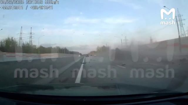 Момент жёсткого ДТП на М-12 с микроавтобусом и легковушками