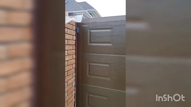 Откатные (сдвижные) ворота филенка DoorHan коричневого цвета