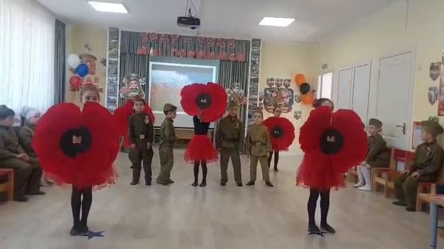Танец "Красные маки", Исполняют: Ребята подготовительной группы