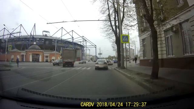 Трамвай сбивает грузовик передвижной Флюорографии | Д